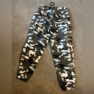 Camo joggers/ cargo pants